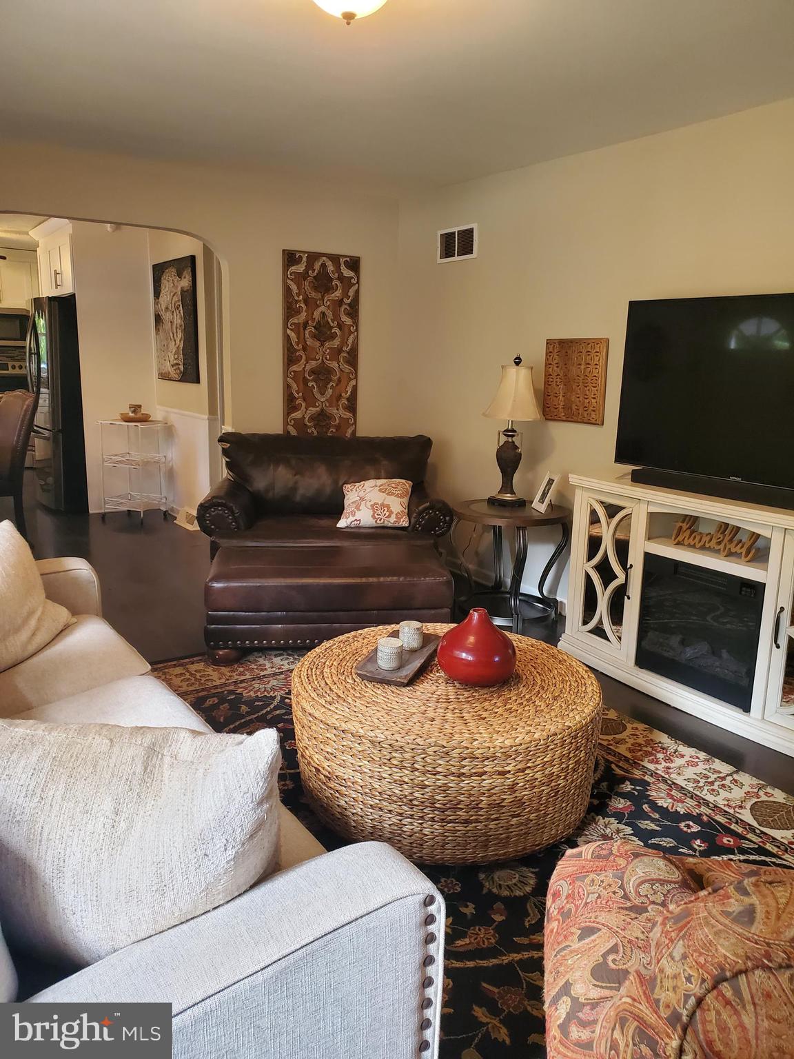 335 Brough Road Abbottstown, PA 17301 - Photo 23 of 60 Large Living Room