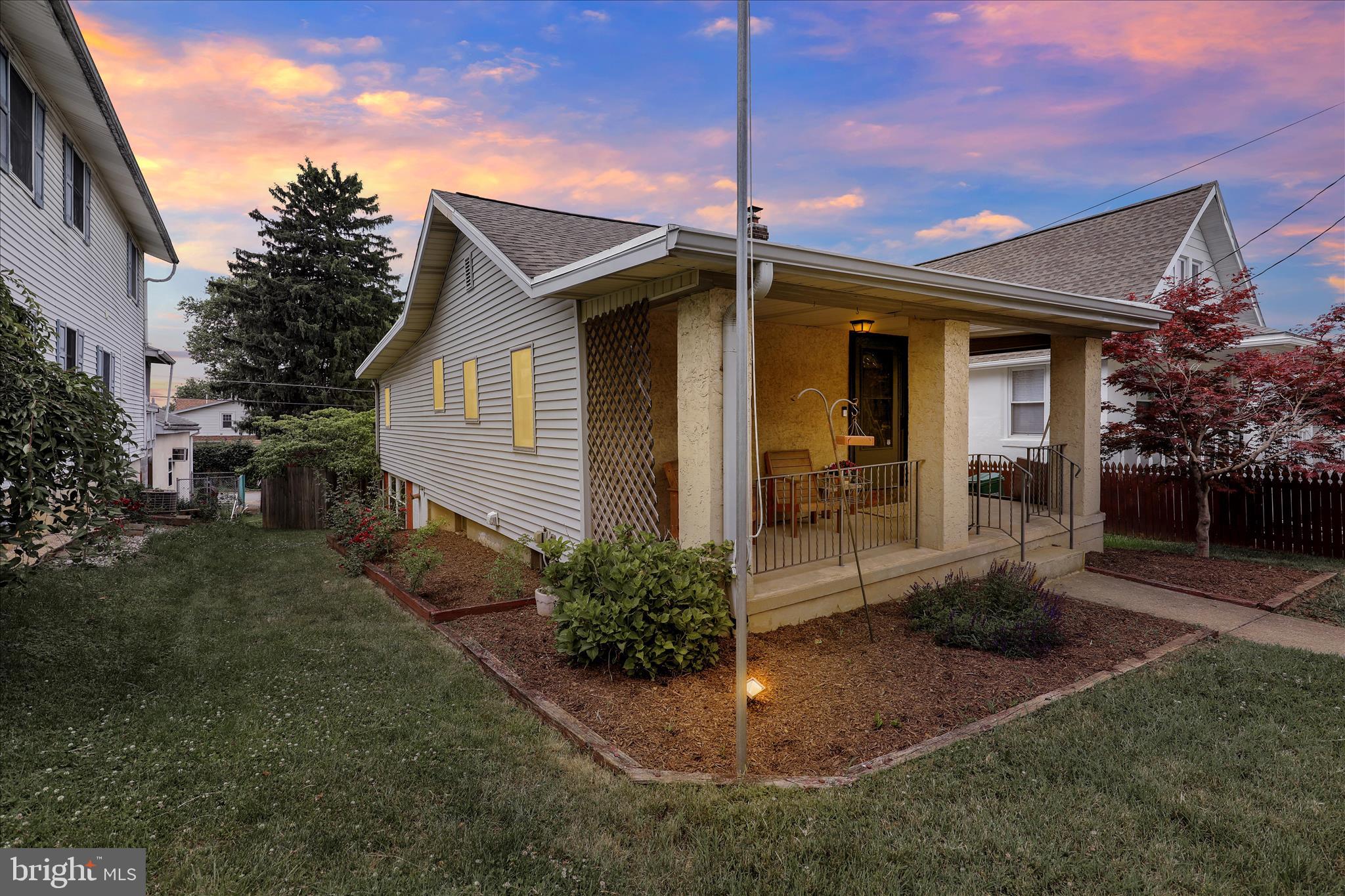 1027 Commonwealth Boulevard Reading, PA 19607 - Photo 5 of 31 Twilight
