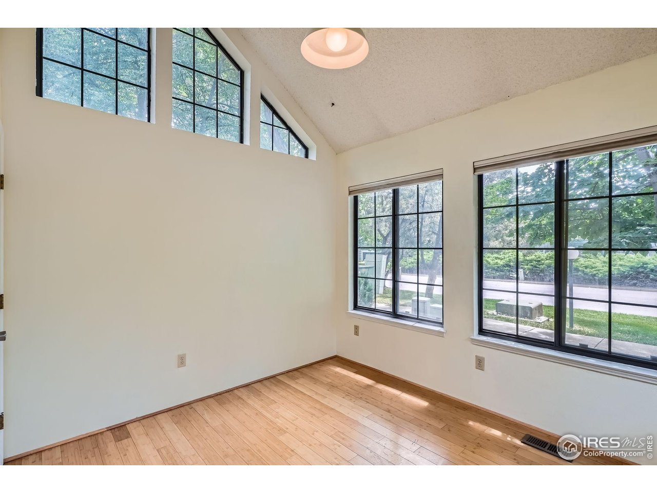 4767 White Rock Circle, Unit D Boulder, CO 80301 - Photo 26 of 41 a view of an empty room and window