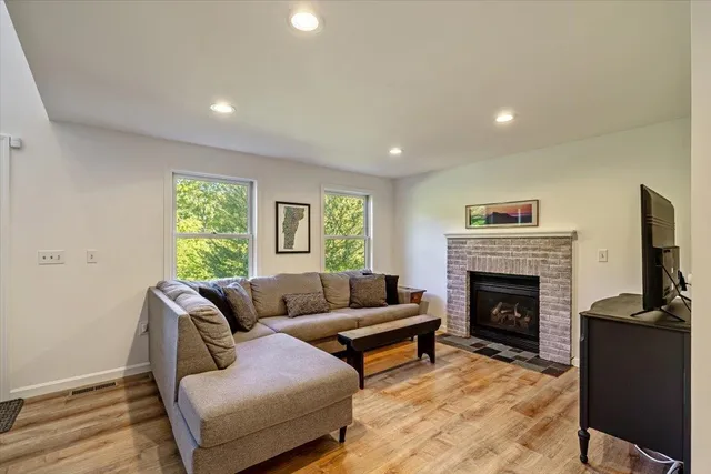 $1,090,000 | 165 Golf Course Road, Warren, VT 05674