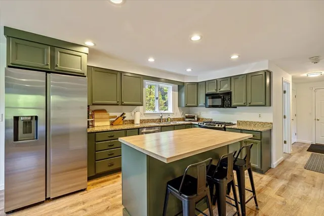 $1,090,000 | 165 Golf Course Road, Warren, VT 05674