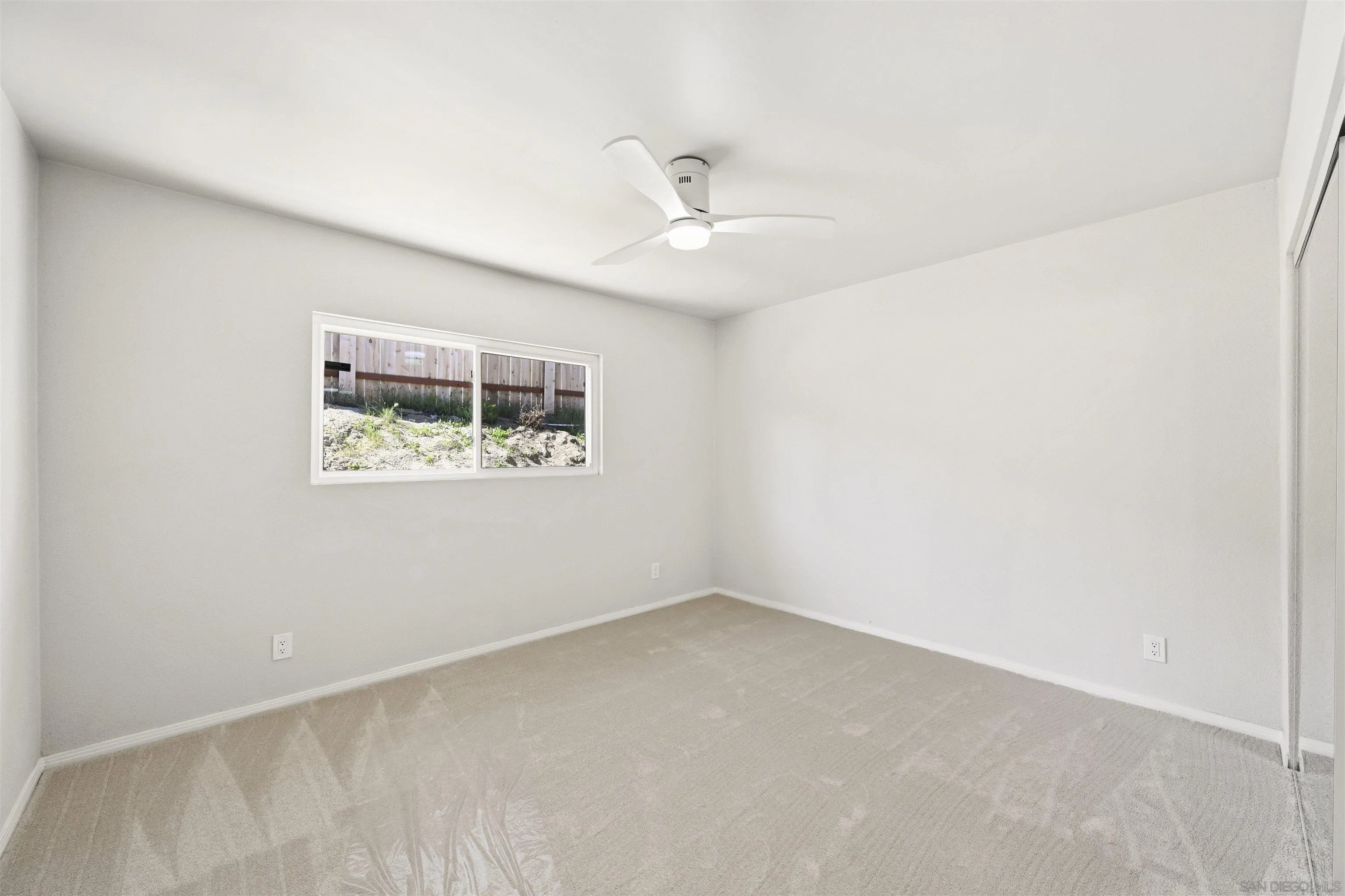 12437 Ridgeton Drive Lakeside, CA 92040 - Photo 19 of 32 an empty room with a window and ceiling fan