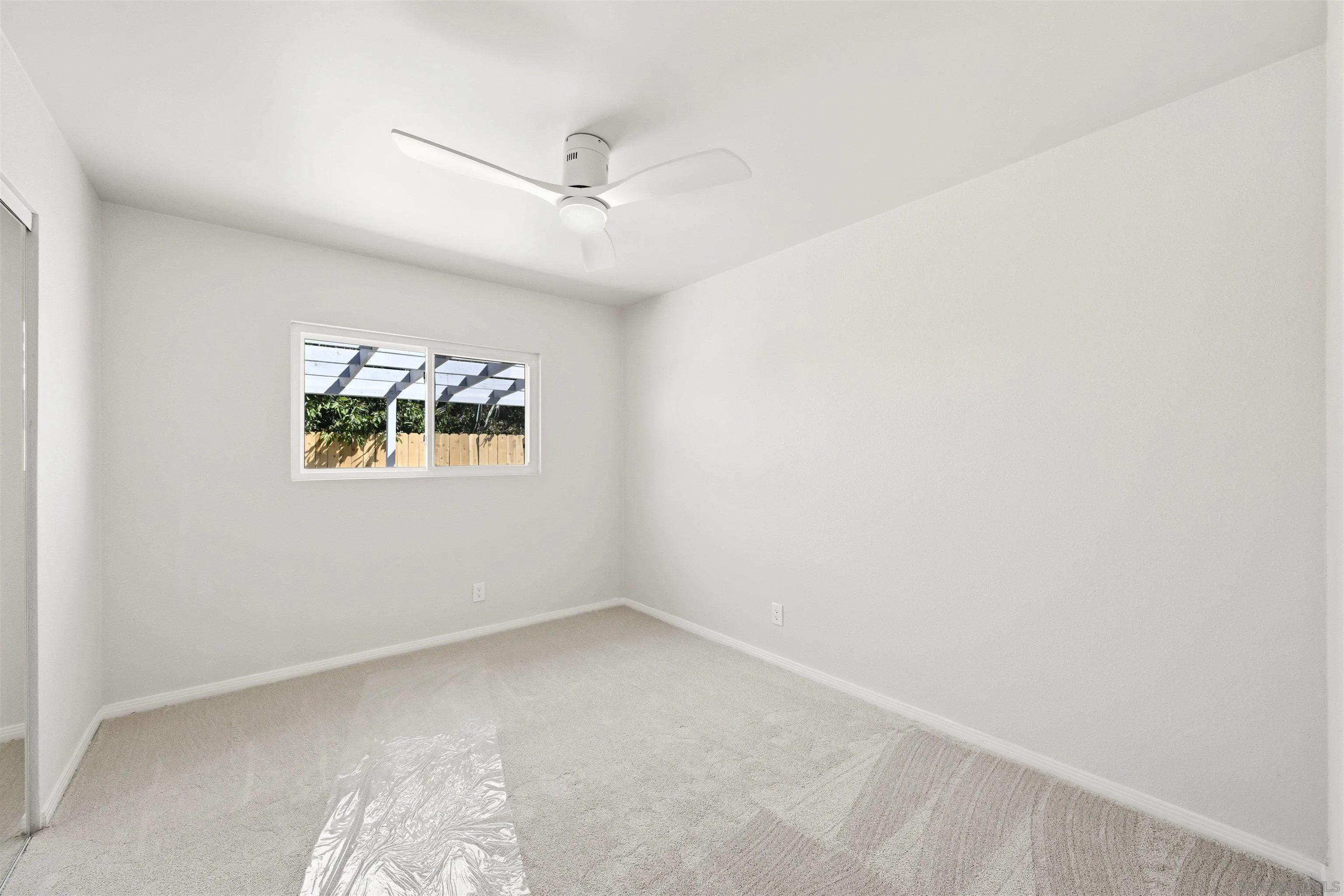 12437 Ridgeton Drive Lakeside, CA 92040 - Photo 20 of 32 an empty room with a window