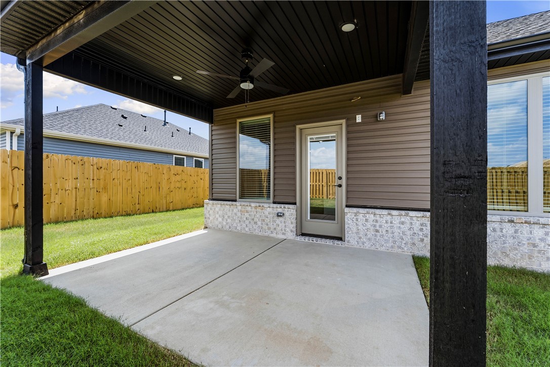 1814 Bugg Street Pea Ridge, AR 72751 - Photo 11 of 22 Covered back patio