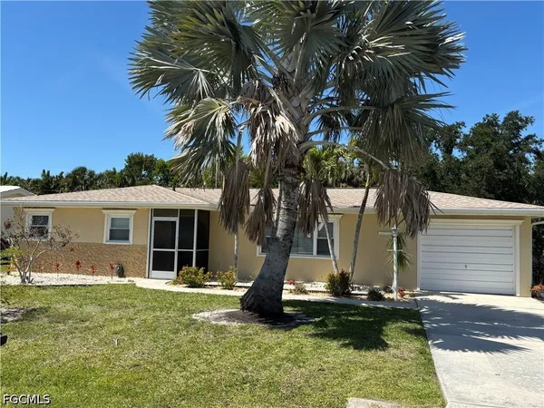 $1,950 | 879 Lake McGregor Drive, Fort Myers, FL 33919