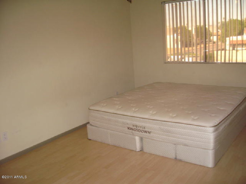 5315 West Hearn Road Glendale, AZ 85306 - Photo 10 of 25 Bedrm one Mattress separate bill of sale