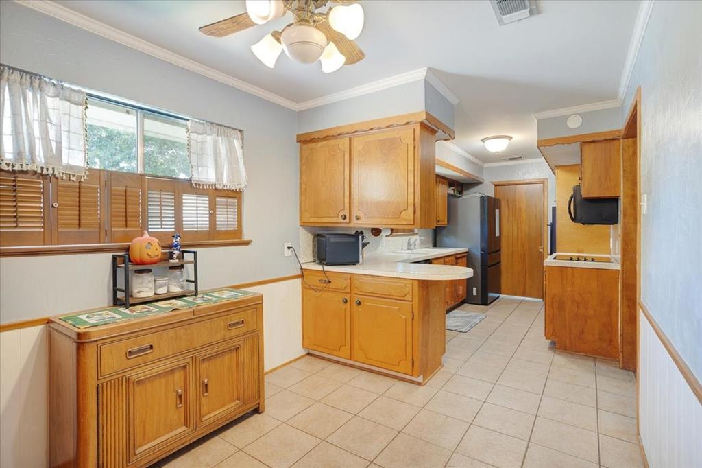 1418 Blanton Place Sherman, TX 75092 - Photo 14 of 33 a kitchen with cabinets and window