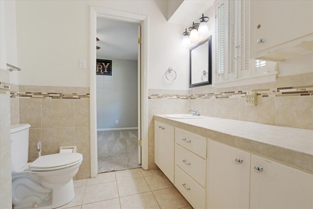 1418 Blanton Place Sherman, TX 75092 - Photo 17 of 33 a bathroom with a double vanity sink mirror and toilet