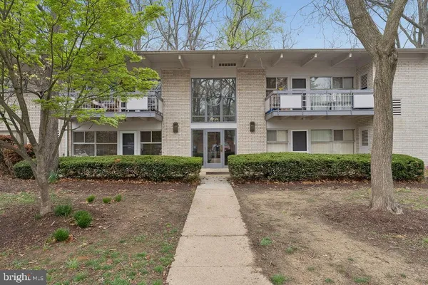 $264,900 | 7704 Donnybrook Court, Unit 102, Annandale, VA 22003