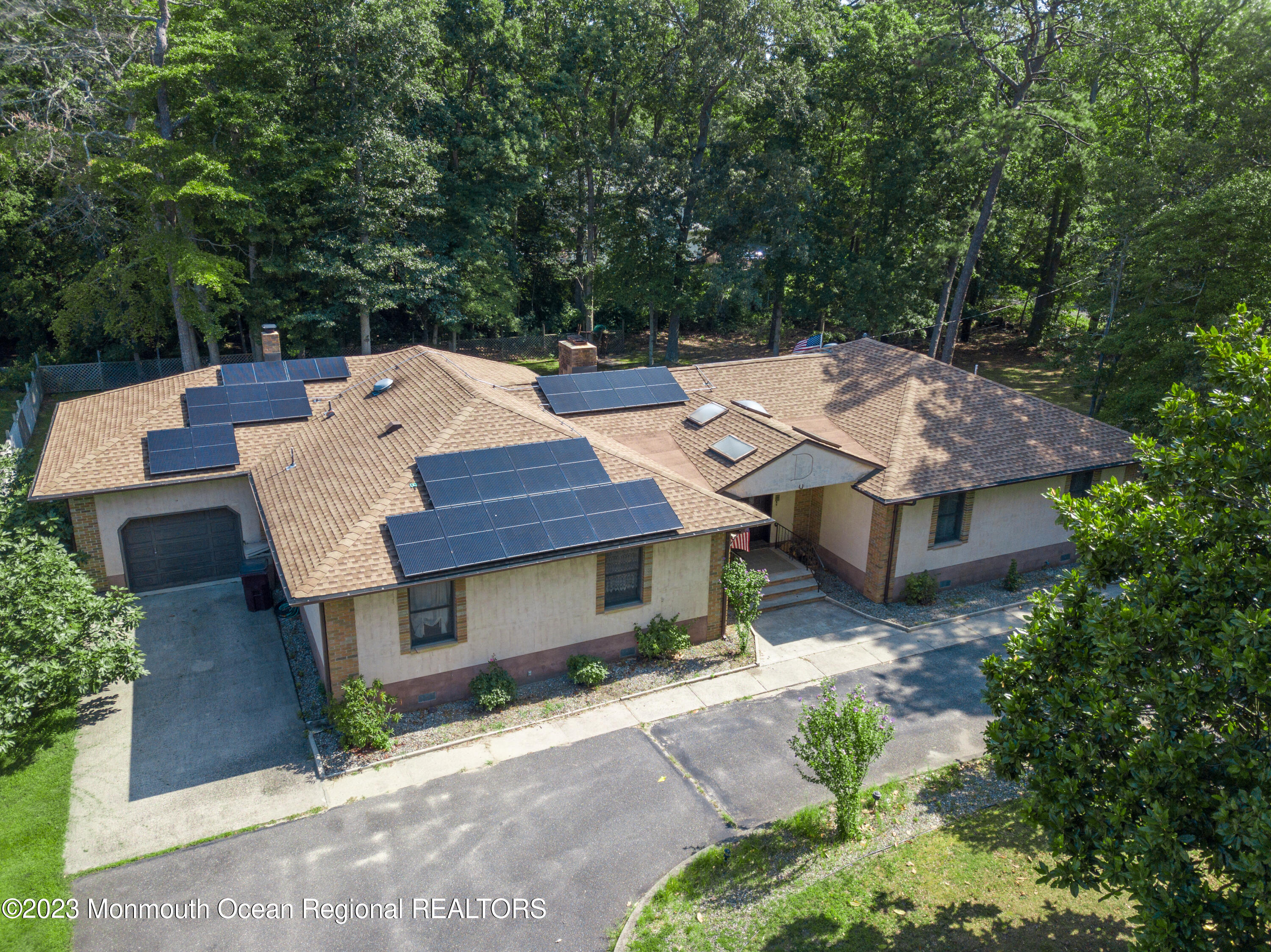 147 SERPENTINE DR EAST  