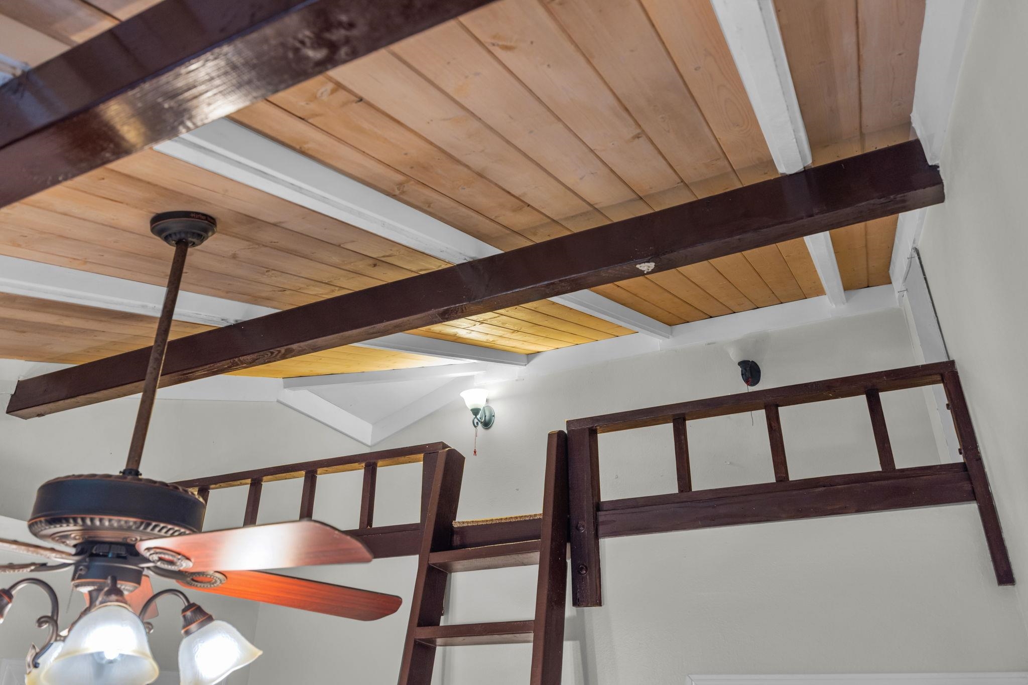 1123 Kehau Place Makawao, HI 96768 - Photo 40 of 50 a view of a balcony