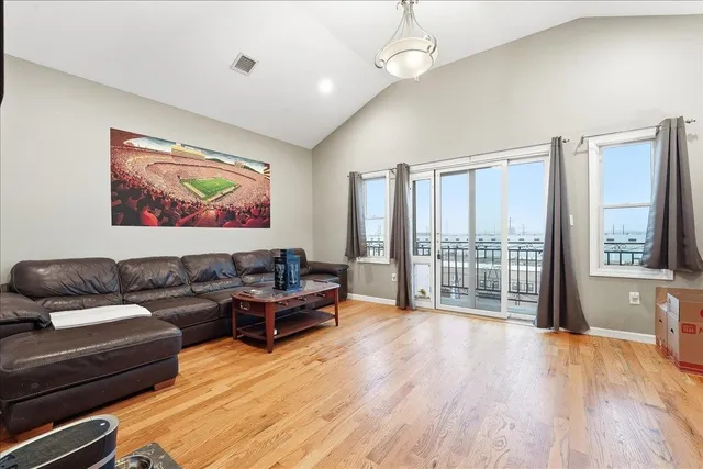 $5,500 | 285 Terrace Avenue, Unit 1, Jersey City, NJ 07307