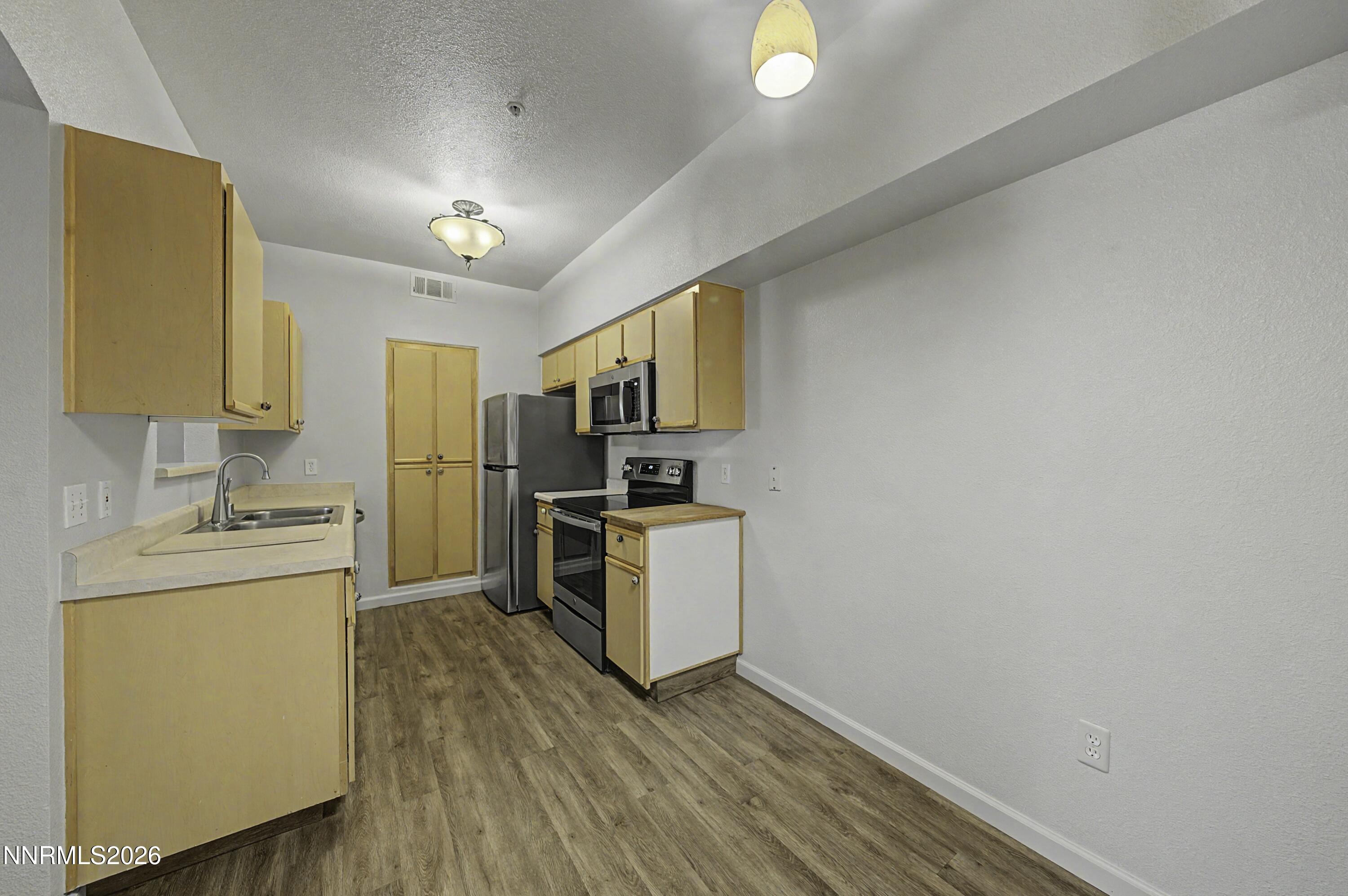 6850 Sharlands Avenue, Unit 1140 Reno, NV 89523 - Photo 13 of 35 13-DSC08312-Edit
