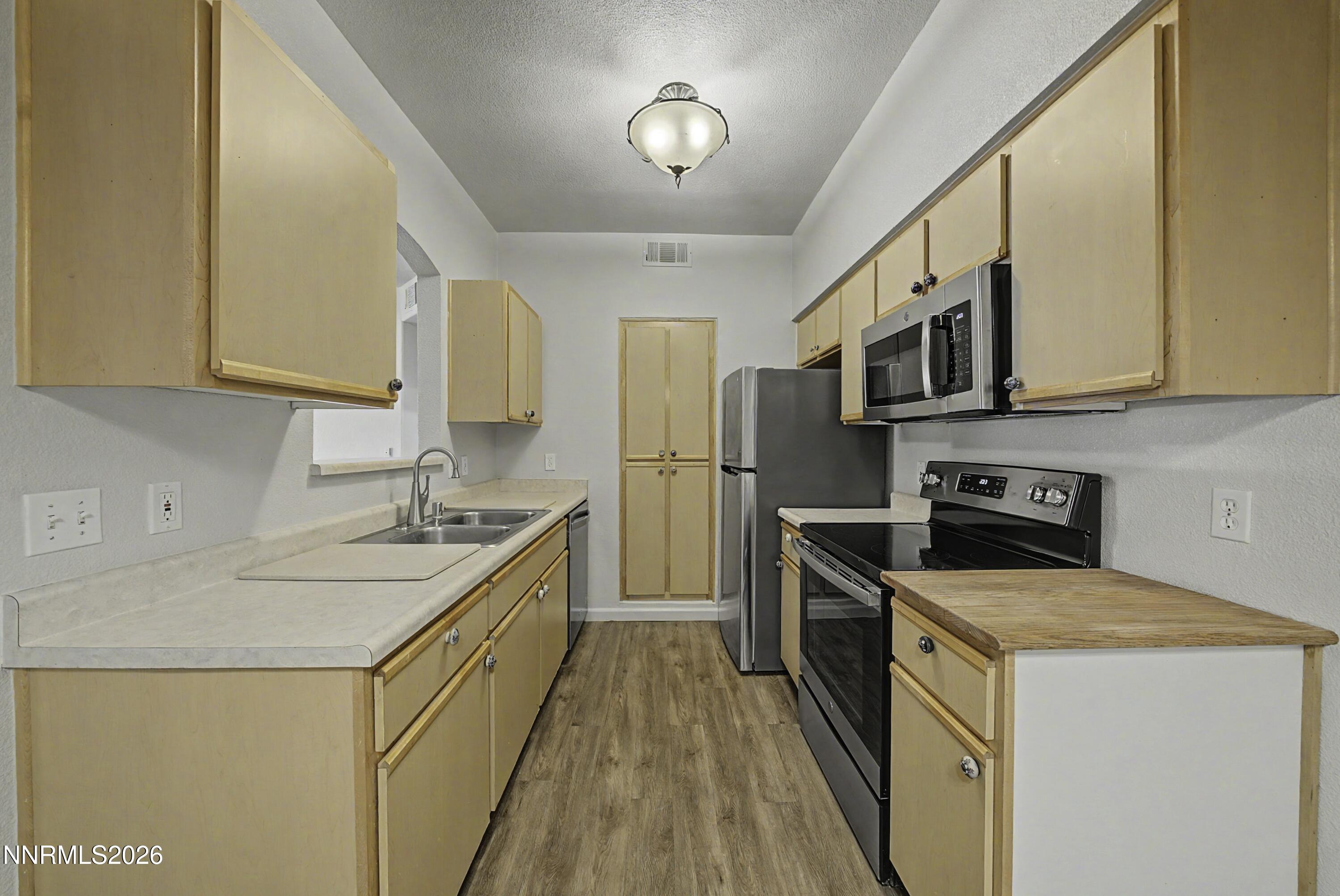 6850 Sharlands Avenue, Unit 1140 Reno, NV 89523 - Photo 15 of 35 15-DSC08329-Edit