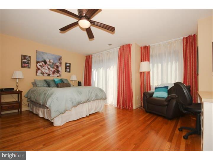 906 Locust Street Philadelphia, PA 19107 - Photo 9 of 23 Bedroom - Main