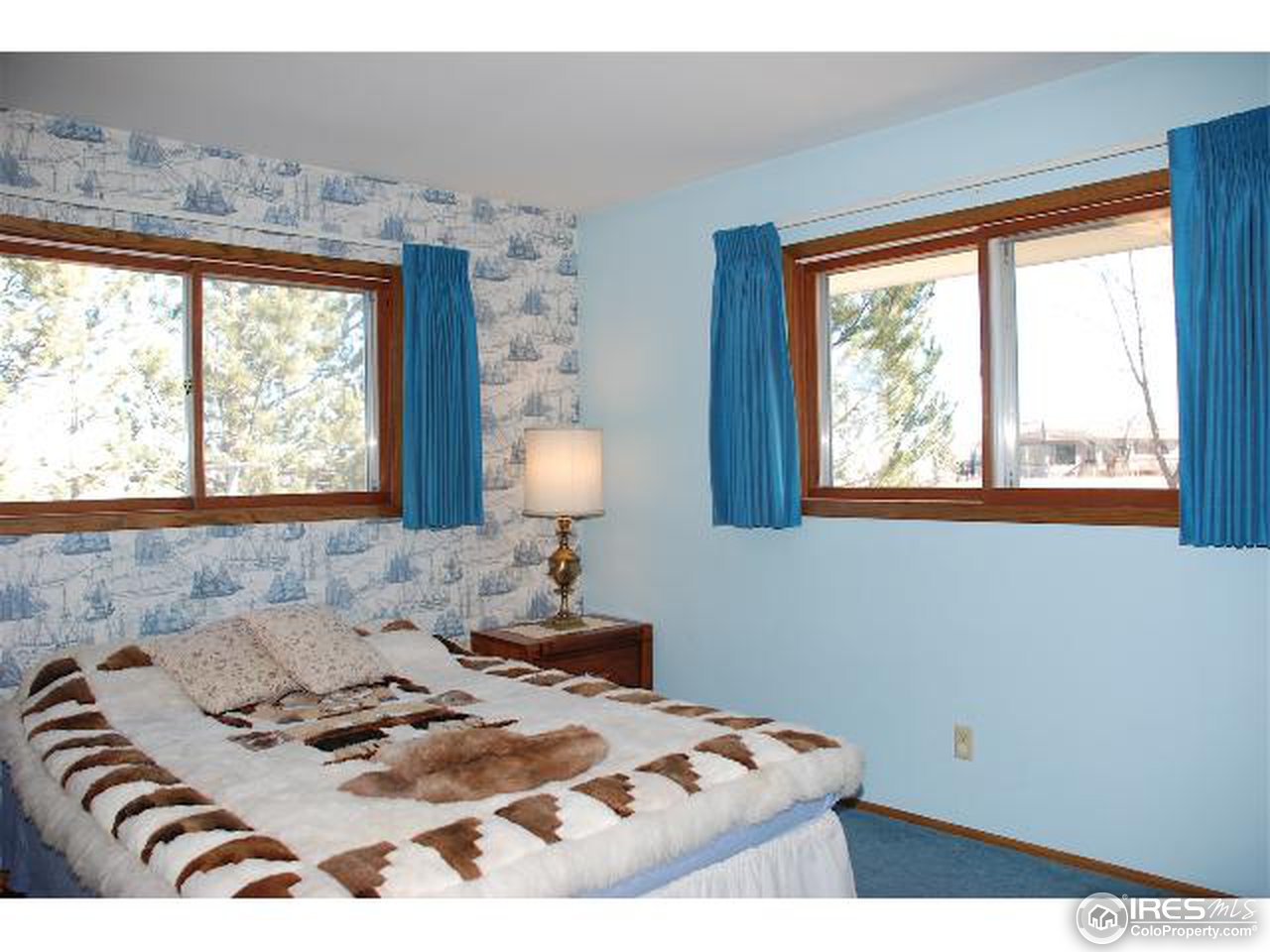9251 Valmont Road Boulder, CO 80301 - Photo 8 of 14 a bedroom with a bed and a window