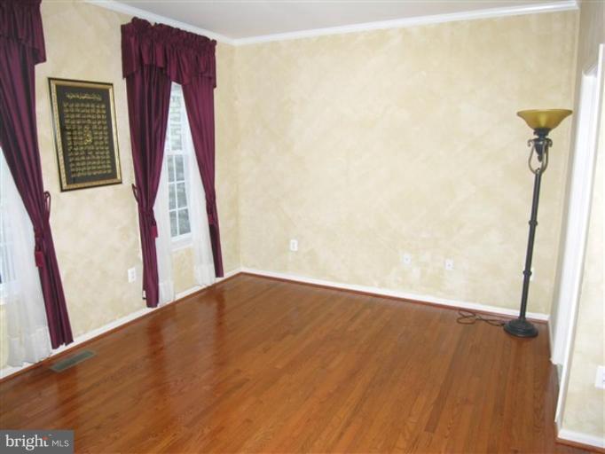 44355 Oldetowne Place Ashburn, VA 20147 - Photo 2 of 13 Library