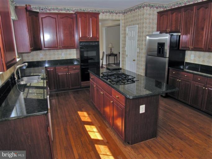 44355 Oldetowne Place Ashburn, VA 20147 - Photo 4 of 13 Kitchen