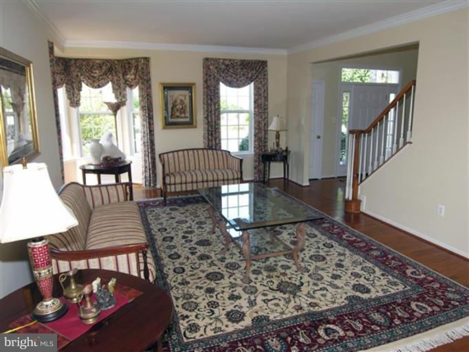 44355 Oldetowne Place Ashburn, VA 20147 - Photo 8 of 13 Living Room