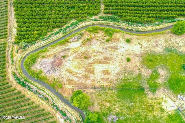 a view of outdoor space with sign board