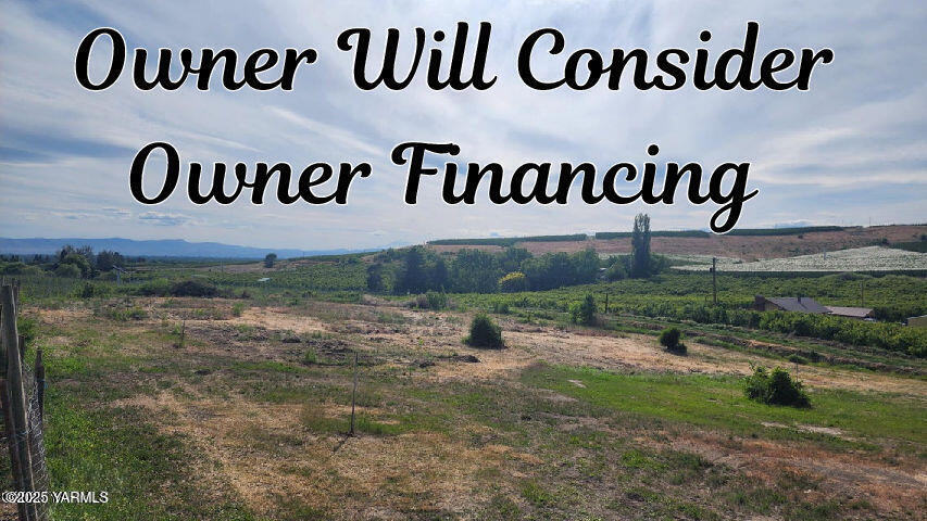 Nna Riggins Road Wapato, WA 98951 - Photo 12 of 31 a view of outdoor space with sign board