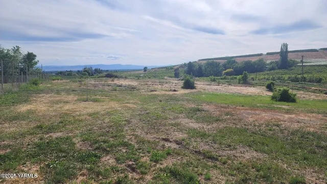 a view of a lake with houses