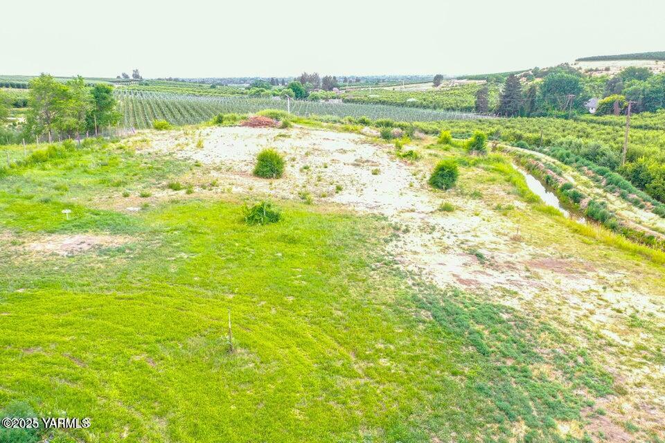 Nna Riggins Road Wapato, WA 98951 - Photo 6 of 31 a view of a lake with a big yard