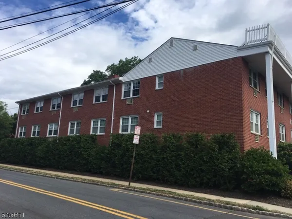 $1,990 | 195 Main Street, Unit 4B, Millburn, NJ 07041