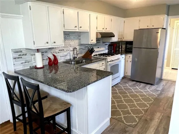 $394,950 | 4 Bayview Avenue, Unit 2, Bristol, RI 02809