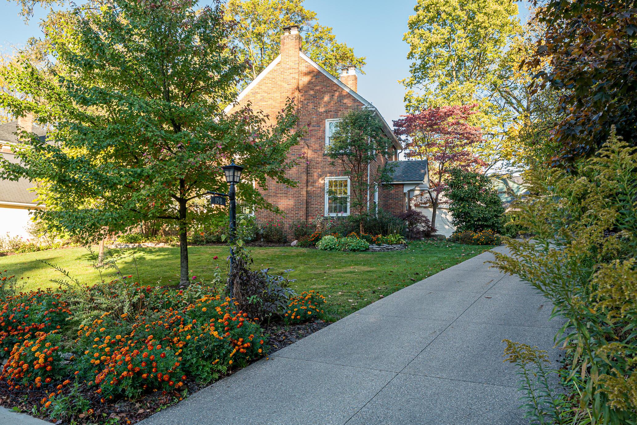 198 East Torrence Road Columbus, OH 43214 - Photo 2 of 62 198 E Torrence SON07804