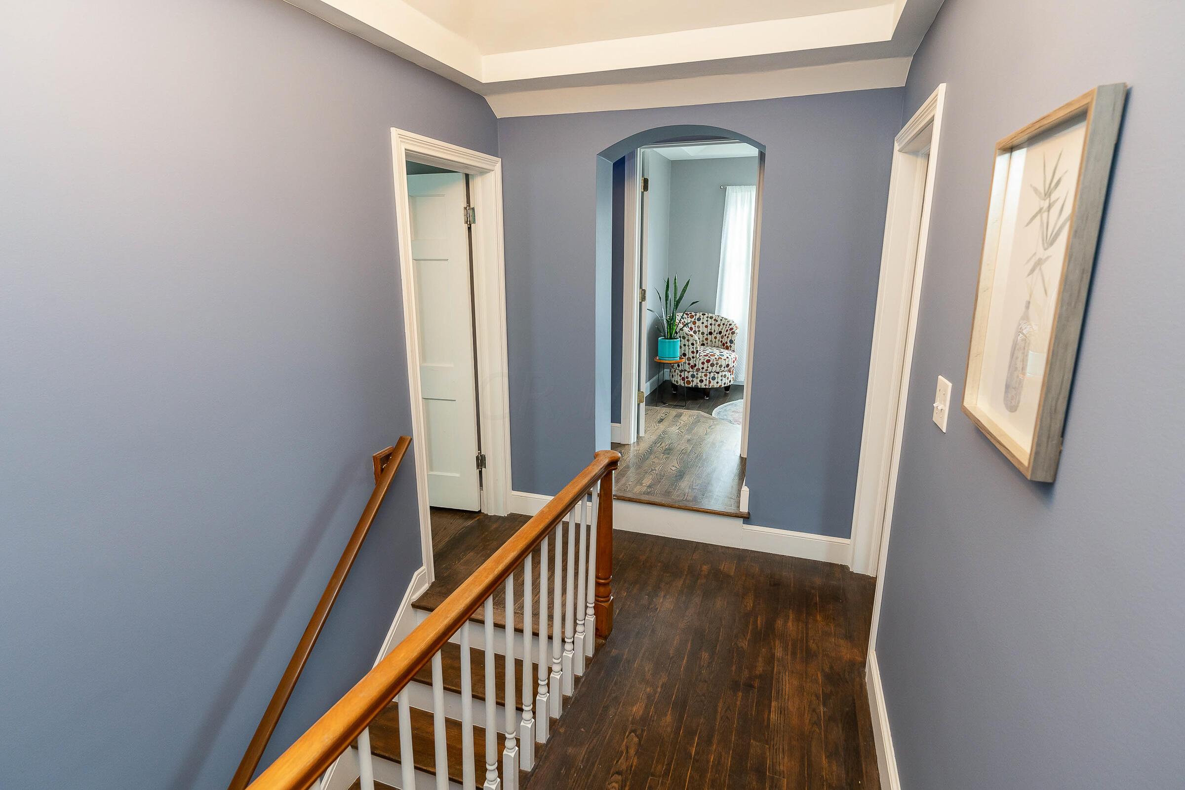 1653 Guilford Road Columbus, OH 43221 - Photo 19 of 43 Guilford Upstairs entry