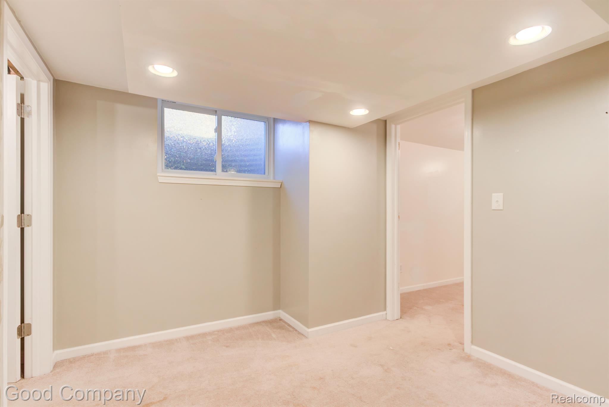 29506 Fall River Road Southfield, MI 48076 - Photo 28 of 41 Gallery Image 28