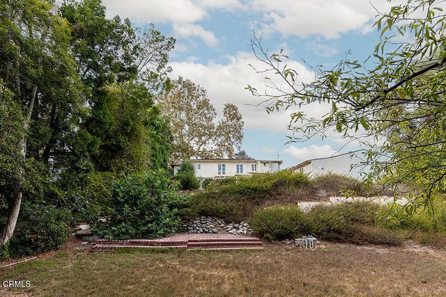 a picture of a bench in front of door