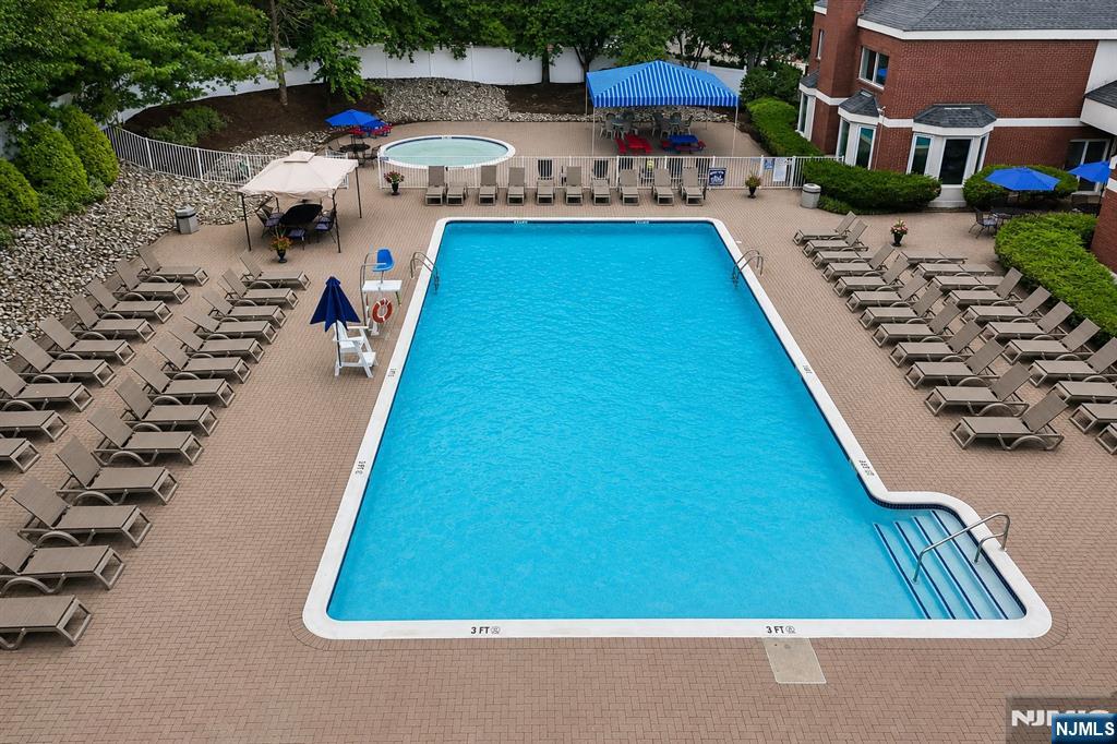 302 Chase Court, Unit 302 Edgewater, NJ 07020 - Photo 28 of 46