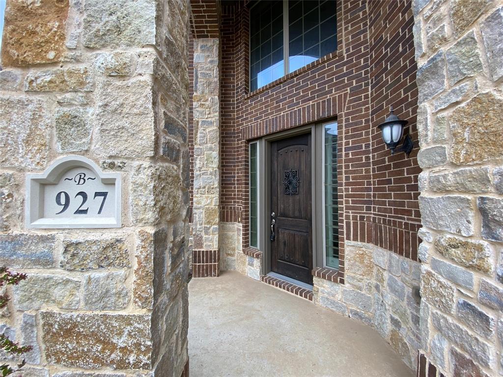 927 Bentley Drive Roanoke, TX 76262 - Photo 2 of 33