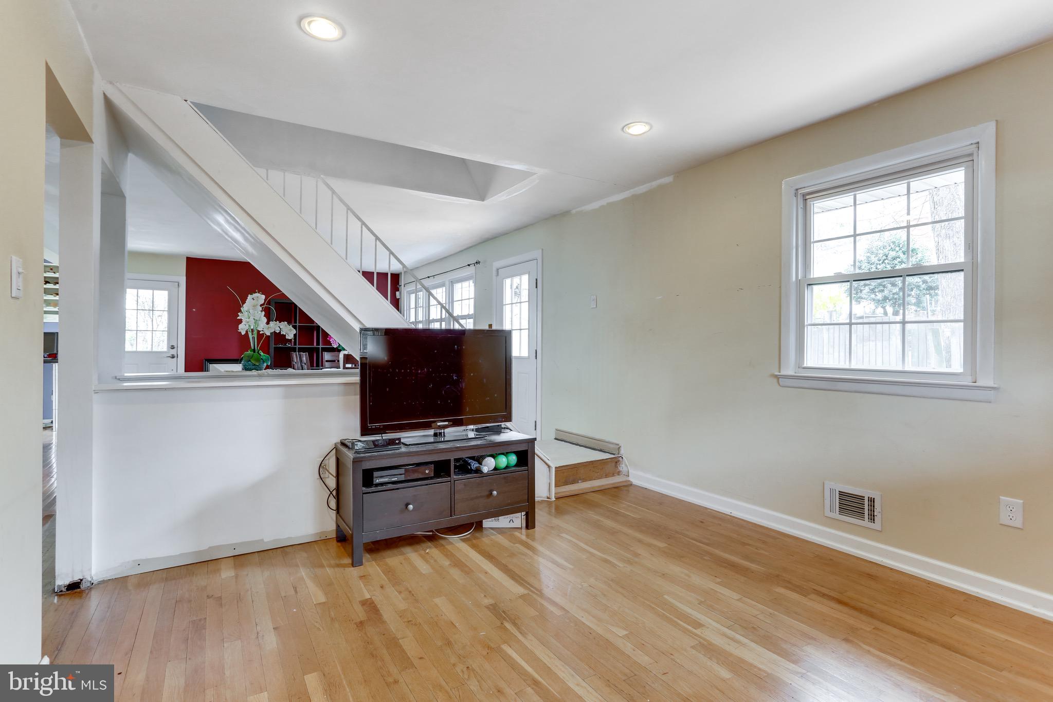 3221 South Glebe Road Arlington, VA 22202 - Photo 15 of 42 living room main floor
