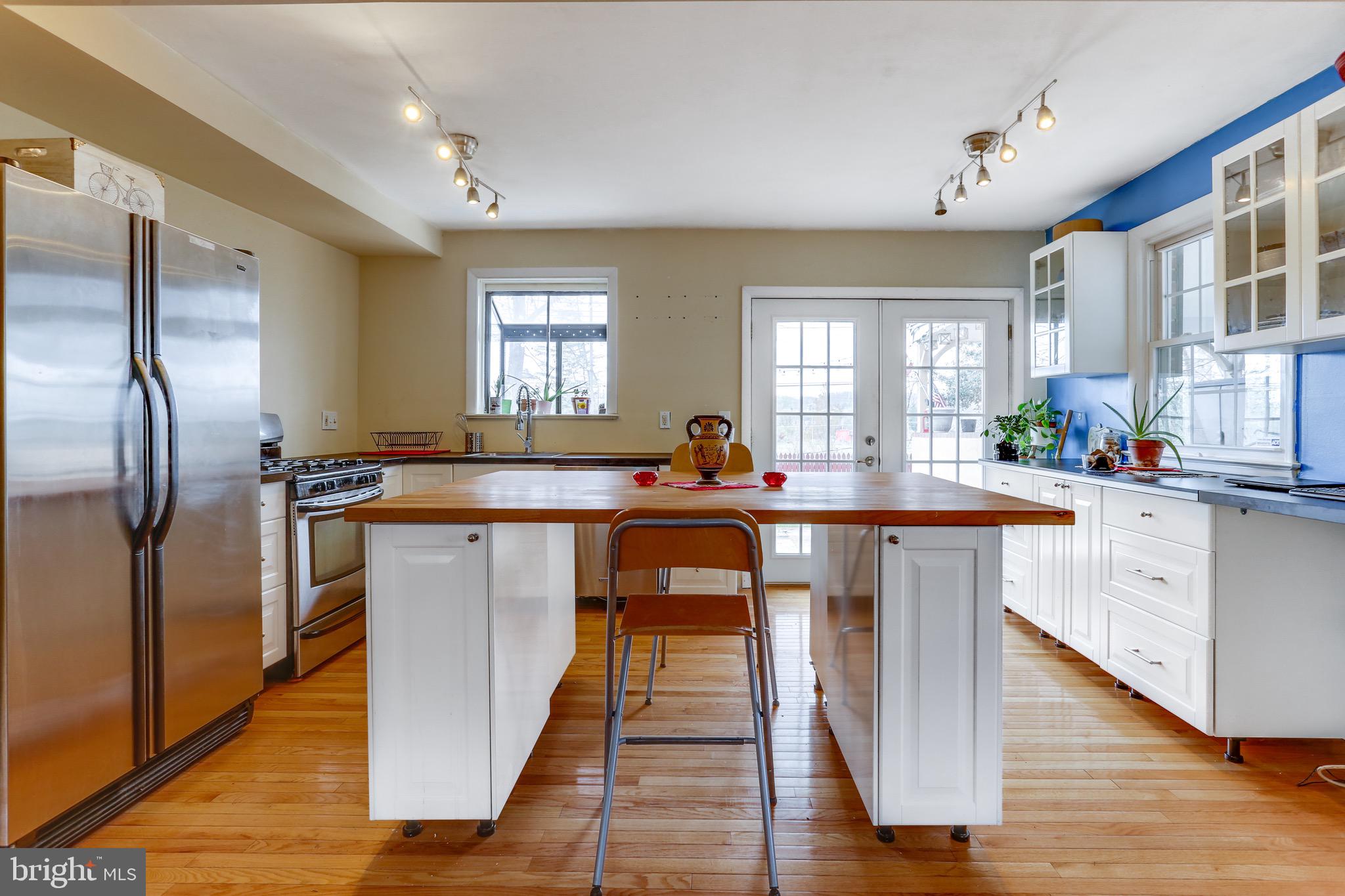 3221 South Glebe Road Arlington, VA 22202 - Photo 22 of 42 eat in kitchen