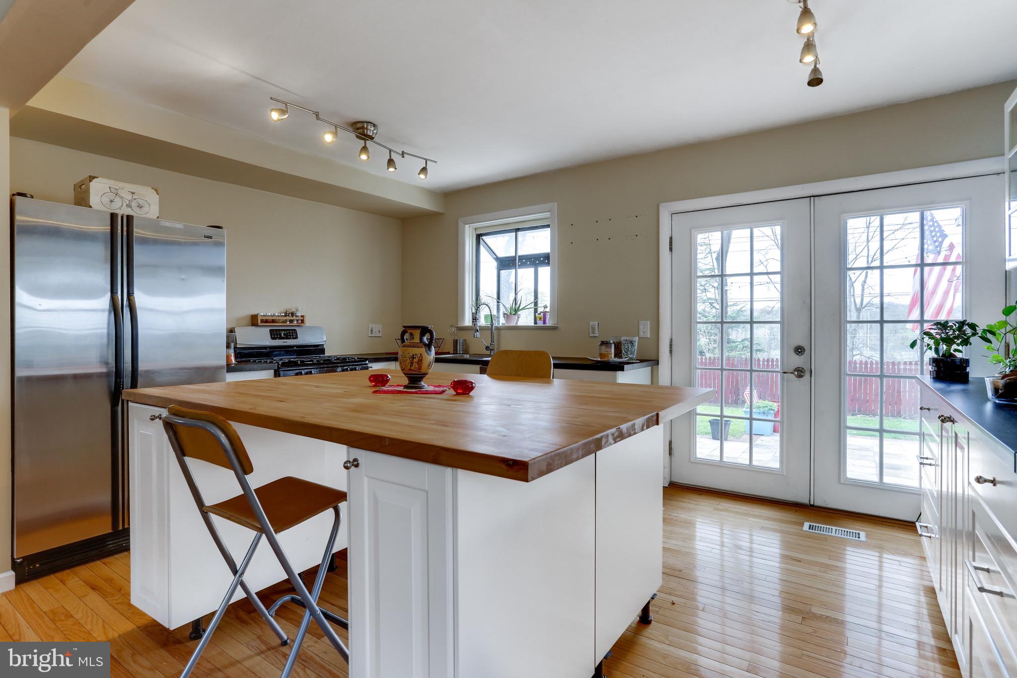 3221 South Glebe Road Arlington, VA 22202 - Photo 23 of 42 eat in kitchen