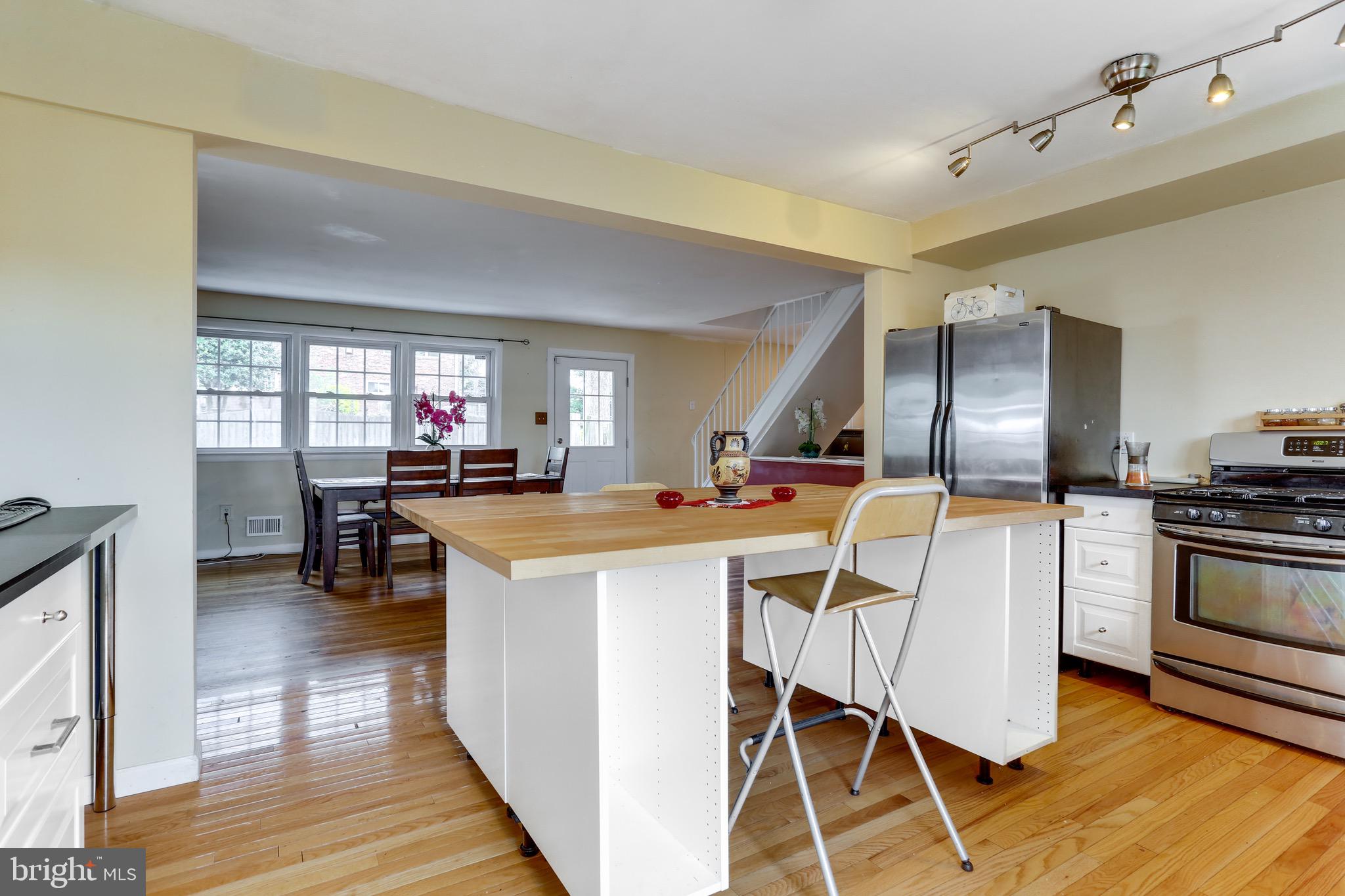 3221 South Glebe Road Arlington, VA 22202 - Photo 24 of 42 eat in kitchen