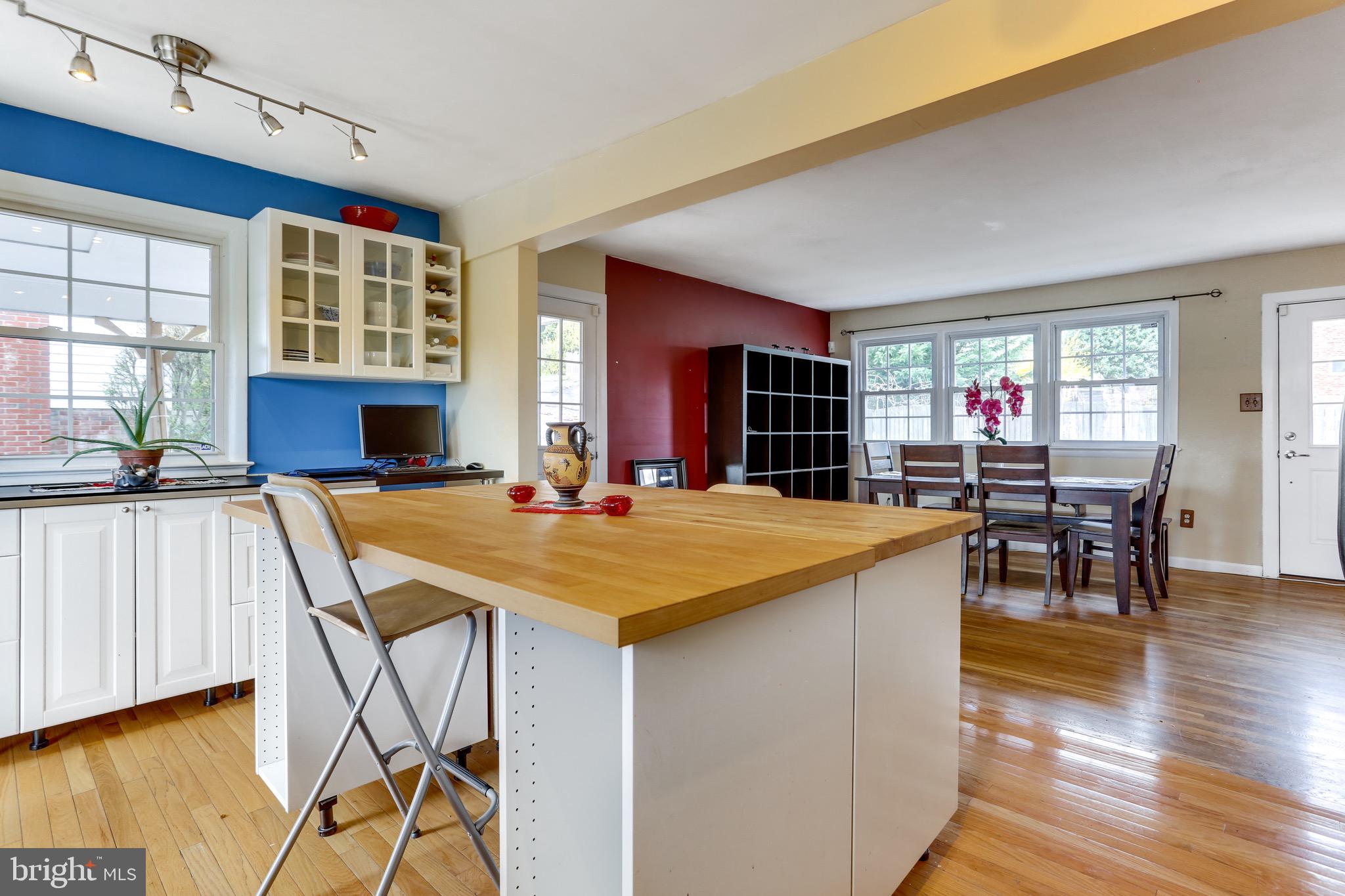 3221 South Glebe Road Arlington, VA 22202 - Photo 25 of 42 eat in kitchen