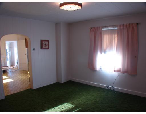 370 Cemetery Road Greensburg, PA 15601 - Photo 5 of 18 Living Room.