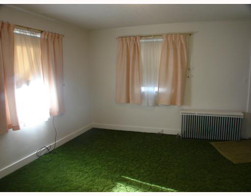 370 Cemetery Road Greensburg, PA 15601 - Photo 6 of 18 Living Room.