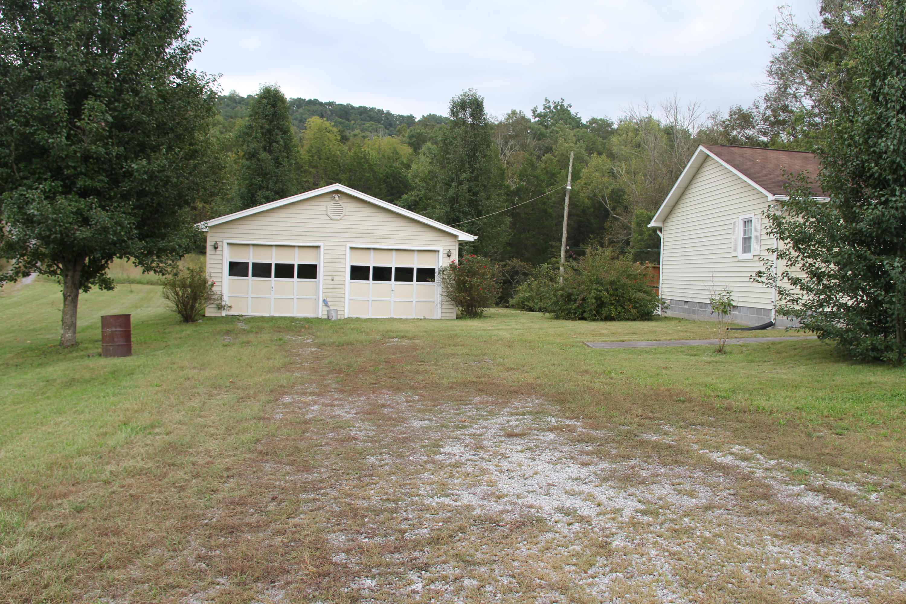 1035 Raccoon Valley Road Maynardville, TN 37807 - Photo 16 of 17 2 car detached garage