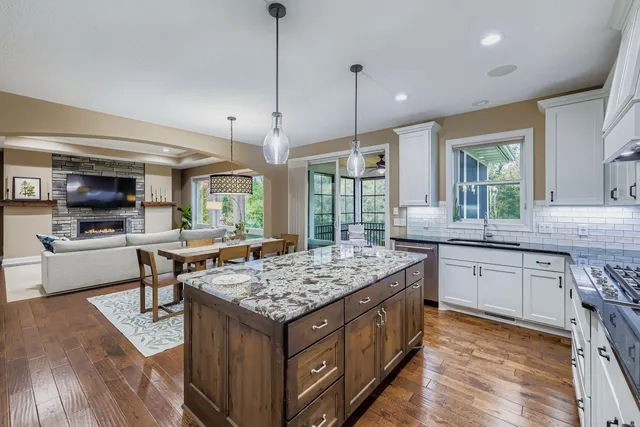 $999,900 | 5676 Garden Drive, Woodbury, MN 55129