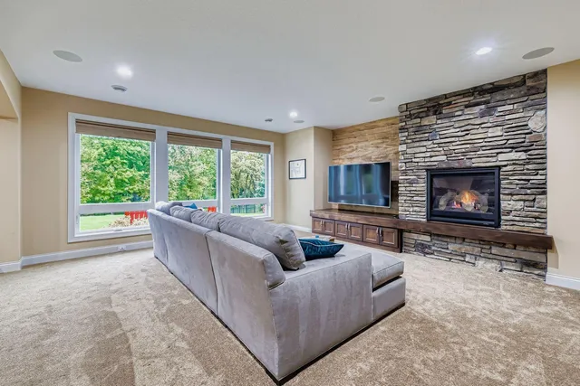 $999,900 | 5676 Garden Drive, Woodbury, MN 55129