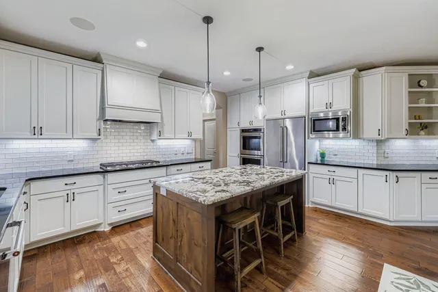 $999,900 | 5676 Garden Drive, Woodbury, MN 55129