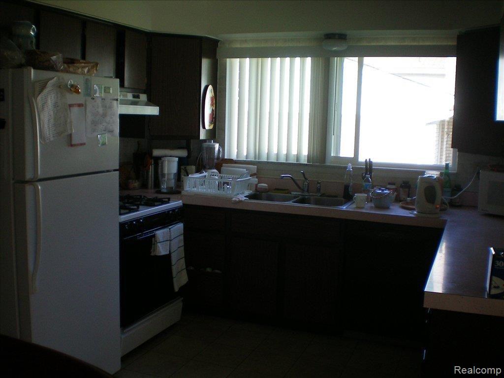30042 Rambling Road Southfield, MI 48076 - Photo 6 of 9 Kitchen