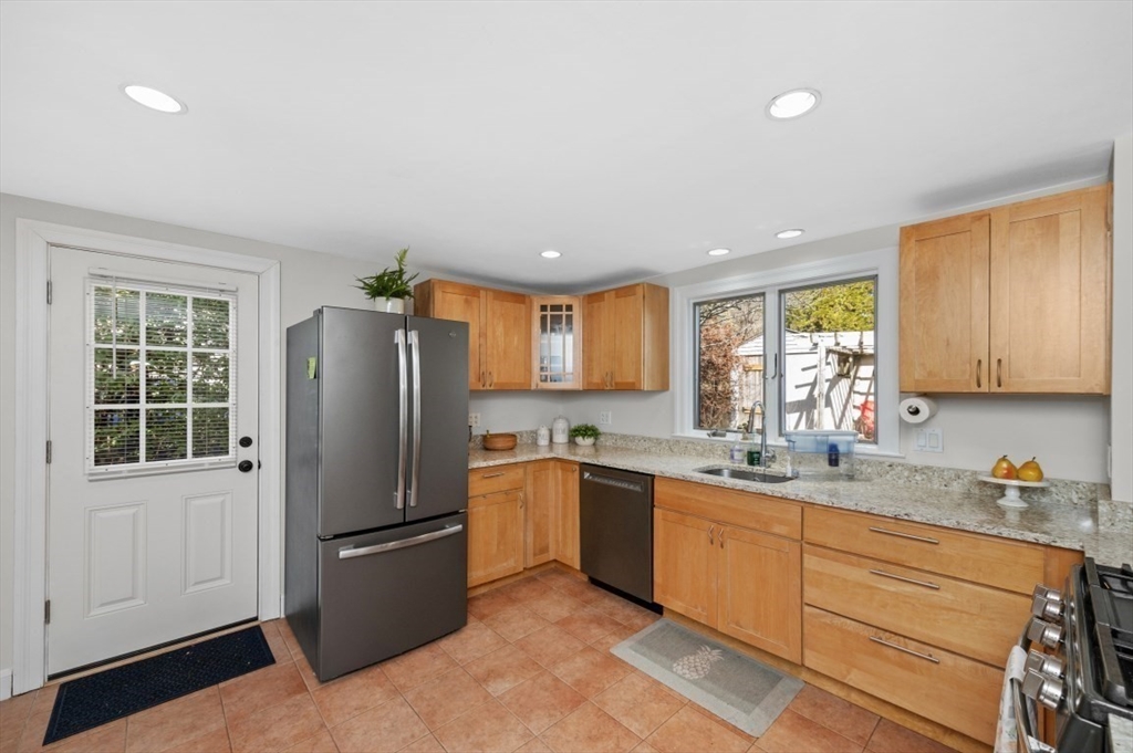 427 Appleton Street Arlington, MA 02476 - Photo 7 of 37