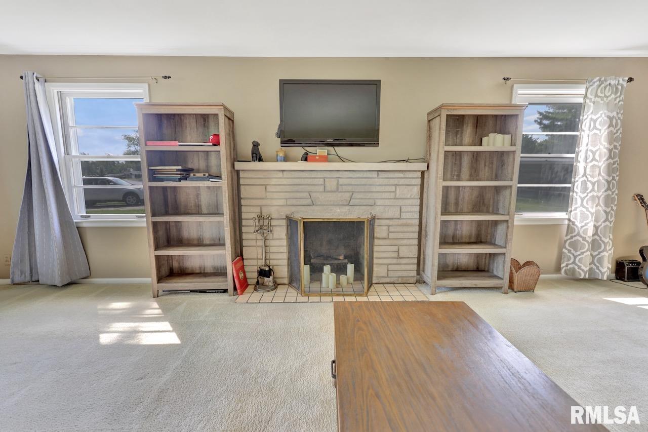 5417 North James Road Peoria, IL 61615 - Photo 8 of 46 Gallery Image 8