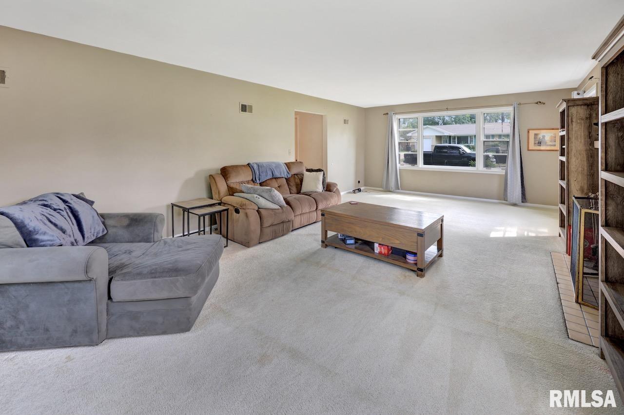 5417 North James Road Peoria, IL 61615 - Photo 9 of 46 Gallery Image 9